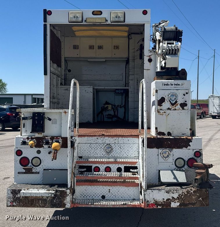 image for item DO0872 2007 International 4000 utility / service truck