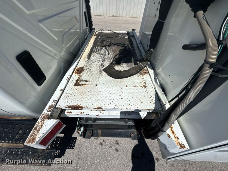 image for item DO0872 2007 International 4000 utility / service truck