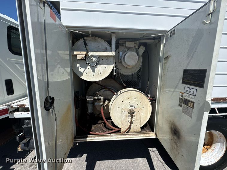 image for item DO0872 2007 International 4000 utility / service truck