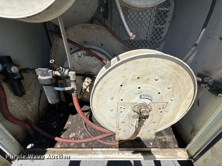 image for item DO0872 2007 International 4000 utility / service truck