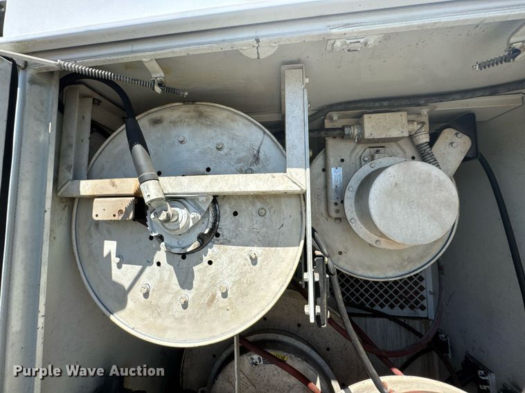 image for item DO0872 2007 International 4000 utility / service truck