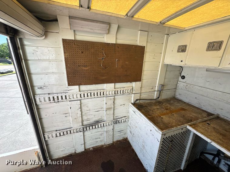 image for item DO0872 2007 International 4000 utility / service truck