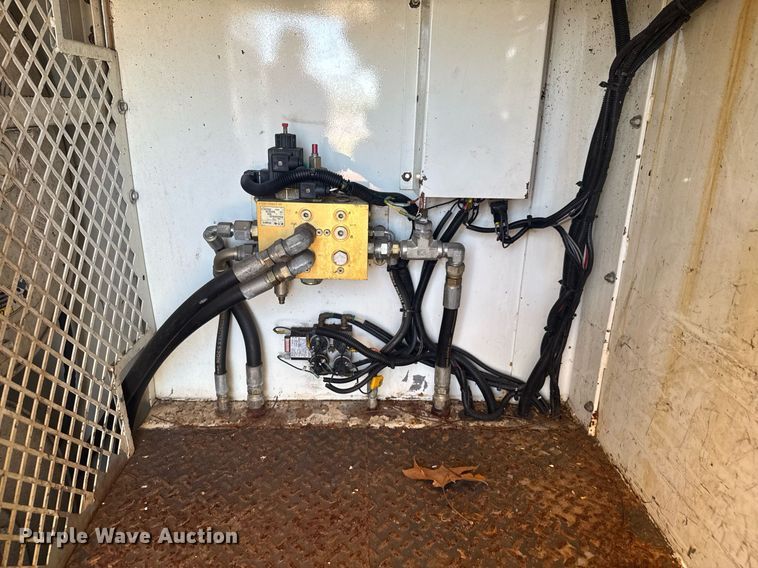 image for item DO0872 2007 International 4000 utility / service truck