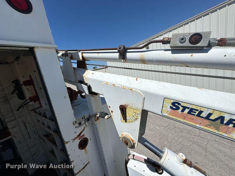 image for item DO0872 2007 International 4000 utility / service truck