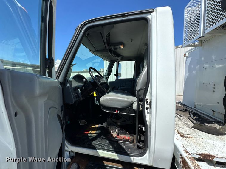 image for item DO0872 2007 International 4000 utility / service truck