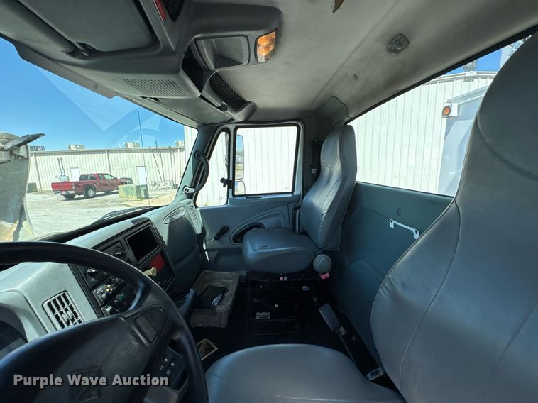 image for item DO0872 2007 International 4000 utility / service truck