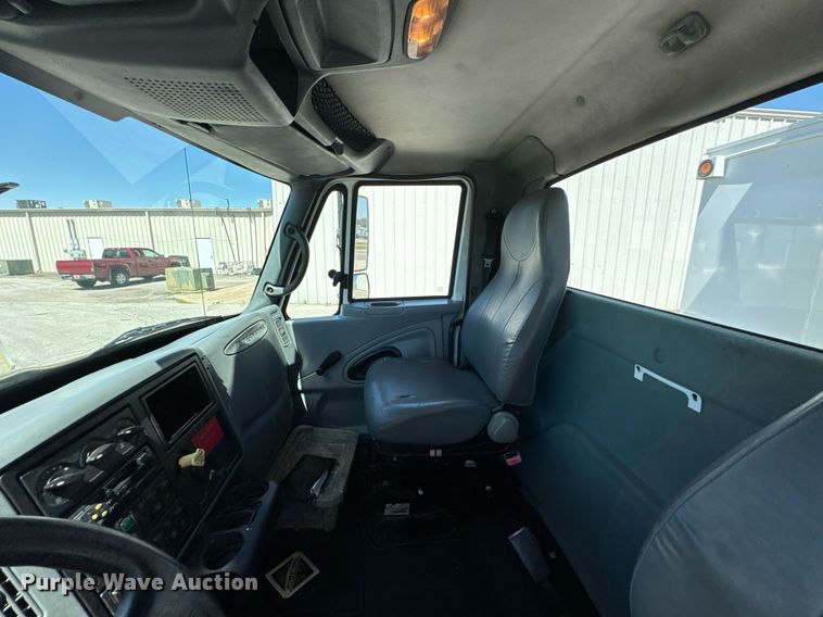 image for item DO0872 2007 International 4000 utility / service truck