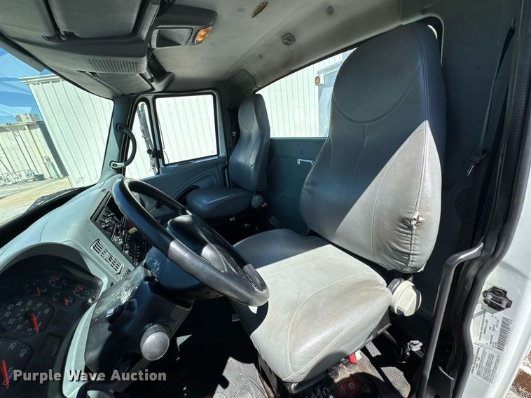 image for item DO0872 2007 International 4000 utility / service truck