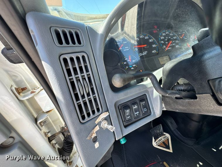 image for item DO0872 2007 International 4000 utility / service truck