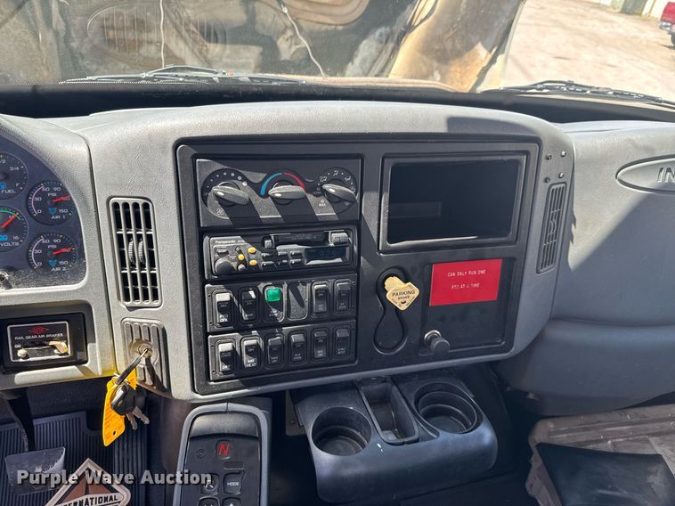 image for item DO0872 2007 International 4000 utility / service truck