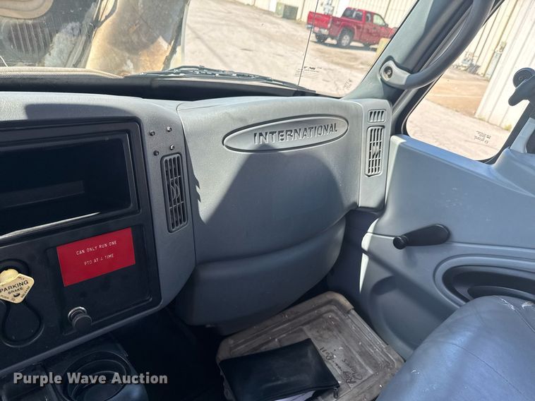 image for item DO0872 2007 International 4000 utility / service truck