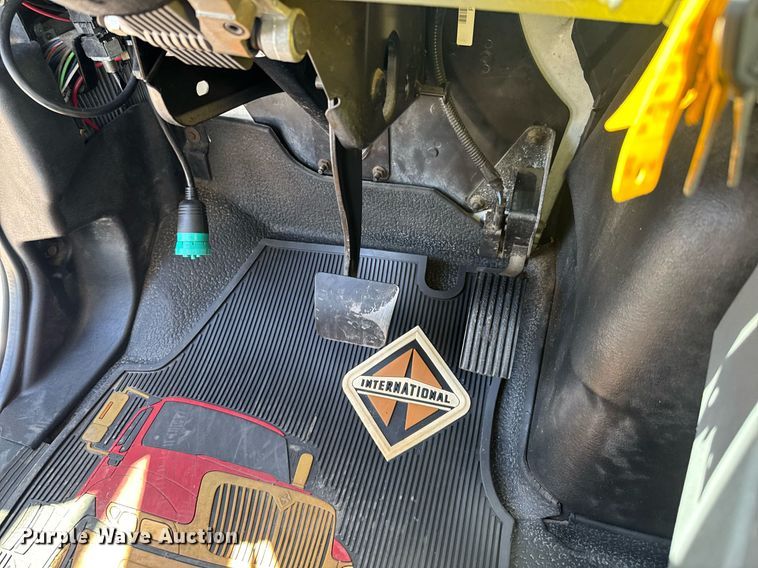 image for item DO0872 2007 International 4000 utility / service truck