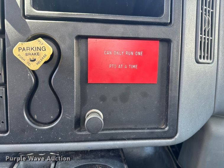 image for item DO0872 2007 International 4000 utility / service truck