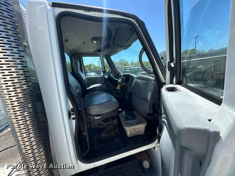 image for item DO0872 2007 International 4000 utility / service truck