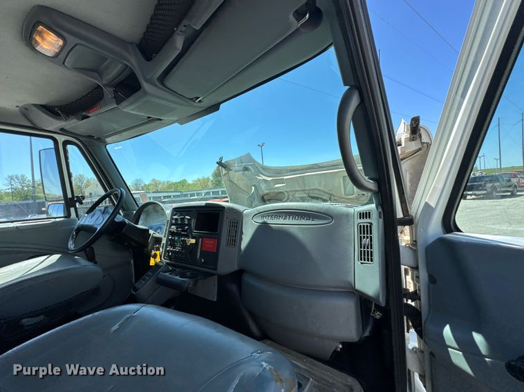 image for item DO0872 2007 International 4000 utility / service truck