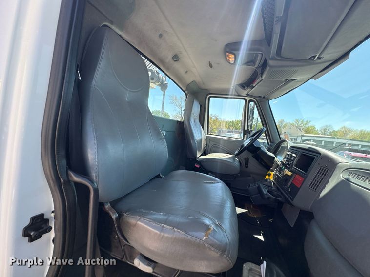 image for item DO0872 2007 International 4000 utility / service truck