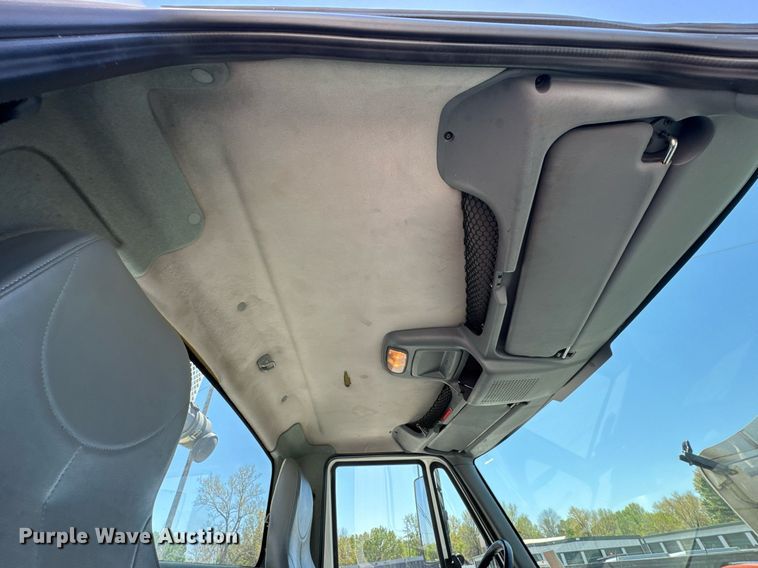 image for item DO0872 2007 International 4000 utility / service truck