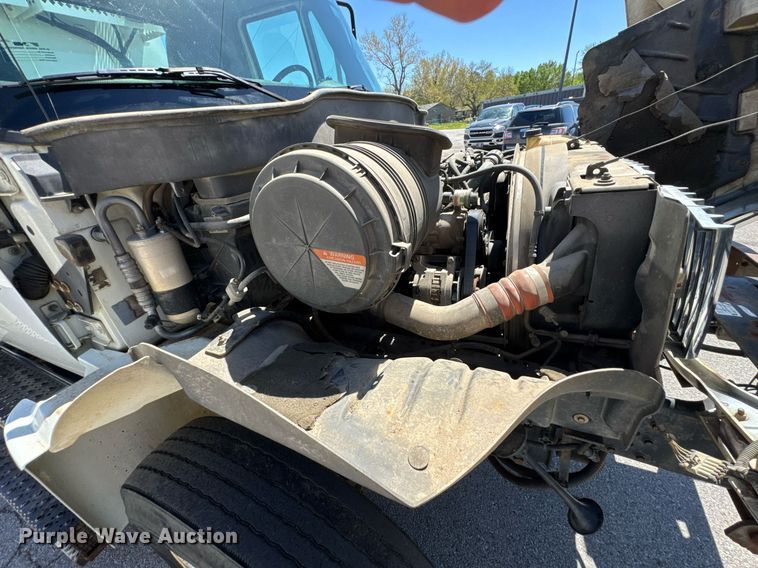 image for item DO0872 2007 International 4000 utility / service truck