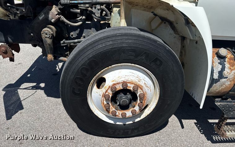 image for item DO0872 2007 International 4000 utility / service truck