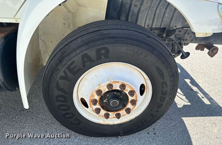 image for item DO0872 2007 International 4000 utility / service truck