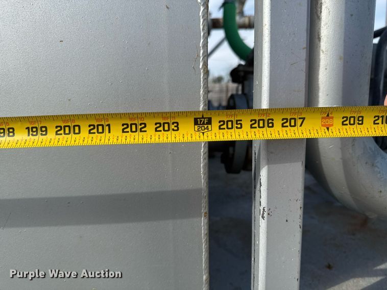 image for item DO0878 2007 International 9400i SBA flatbed truck with mud mixing system