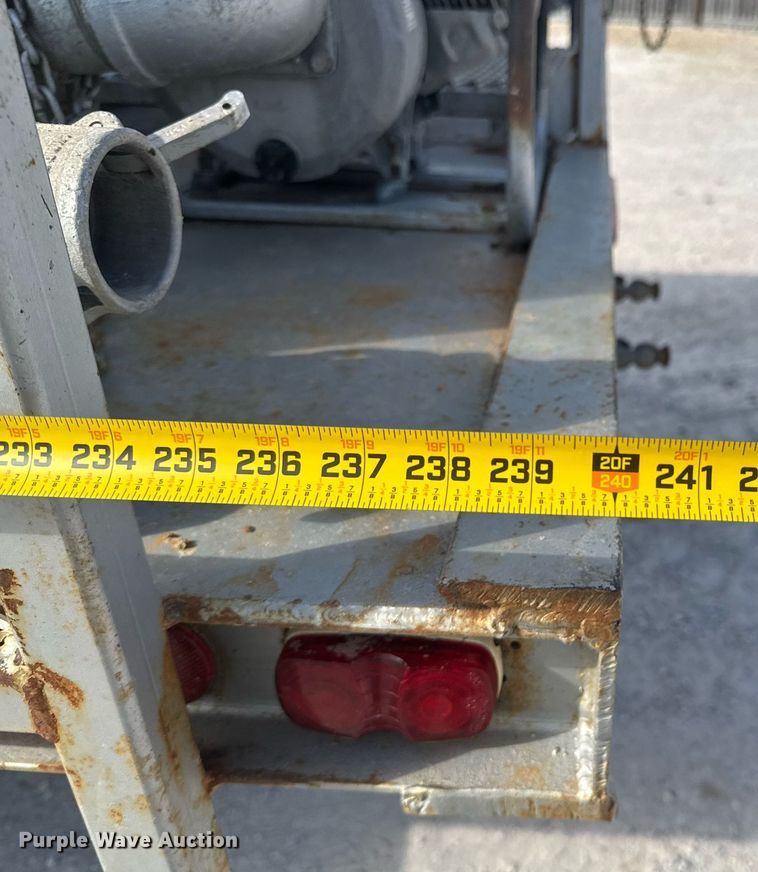 image for item DO0878 2007 International 9400i SBA flatbed truck with mud mixing system