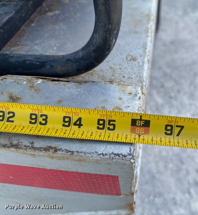 image for item DO0878 2007 International 9400i SBA flatbed truck with mud mixing system