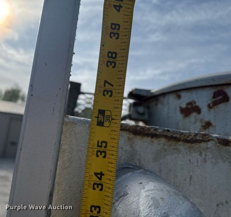 image for item DO0878 2007 International 9400i SBA flatbed truck with mud mixing system