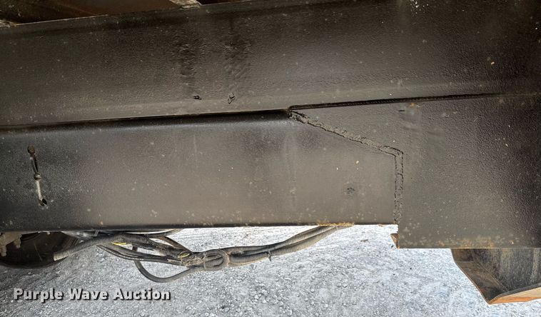 image for item DO0878 2007 International 9400i SBA flatbed truck with mud mixing system