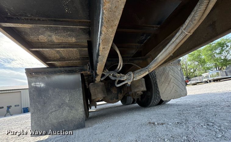 image for item DO0878 2007 International 9400i SBA flatbed truck with mud mixing system