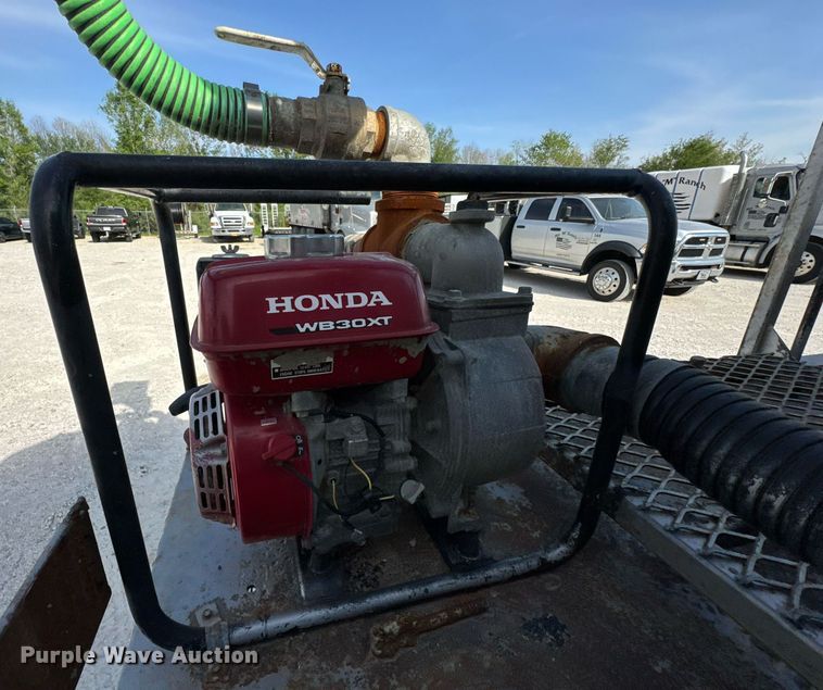 image for item DO0878 2007 International 9400i SBA flatbed truck with mud mixing system