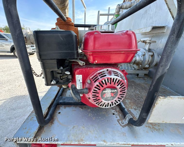 image for item DO0878 2007 International 9400i SBA flatbed truck with mud mixing system