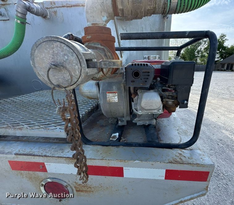 image for item DO0878 2007 International 9400i SBA flatbed truck with mud mixing system