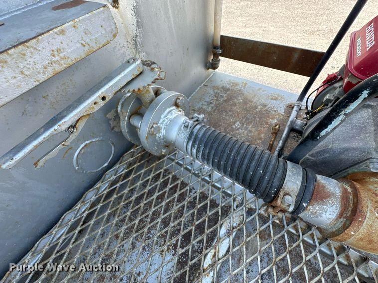 image for item DO0878 2007 International 9400i SBA flatbed truck with mud mixing system