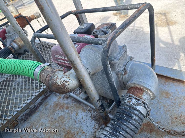 image for item DO0878 2007 International 9400i SBA flatbed truck with mud mixing system