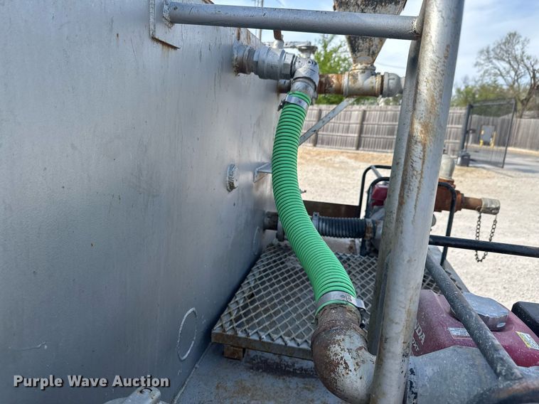 image for item DO0878 2007 International 9400i SBA flatbed truck with mud mixing system