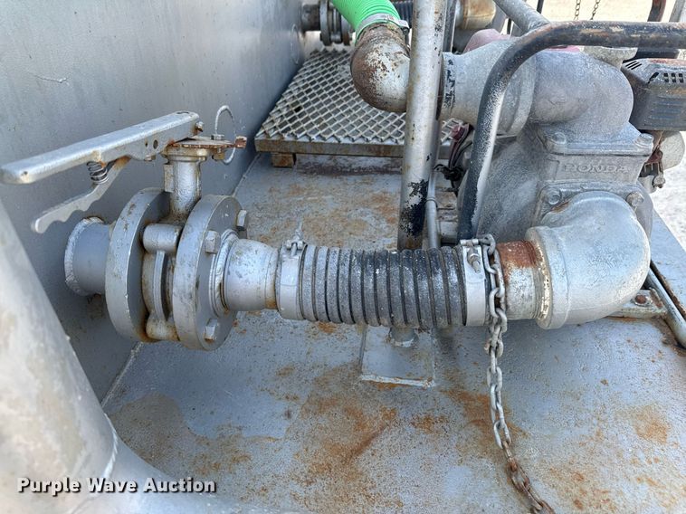 image for item DO0878 2007 International 9400i SBA flatbed truck with mud mixing system