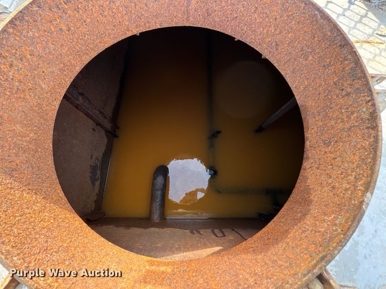 image for item DO0878 2007 International 9400i SBA flatbed truck with mud mixing system