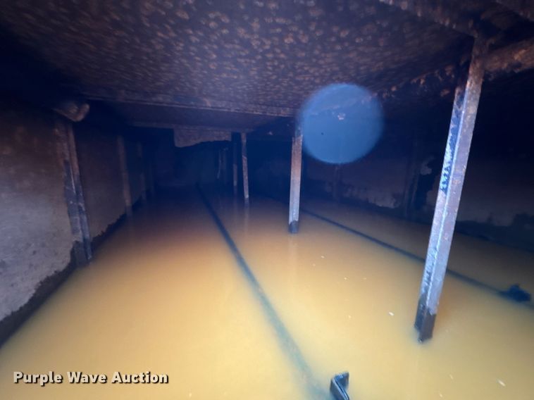 image for item DO0878 2007 International 9400i SBA flatbed truck with mud mixing system