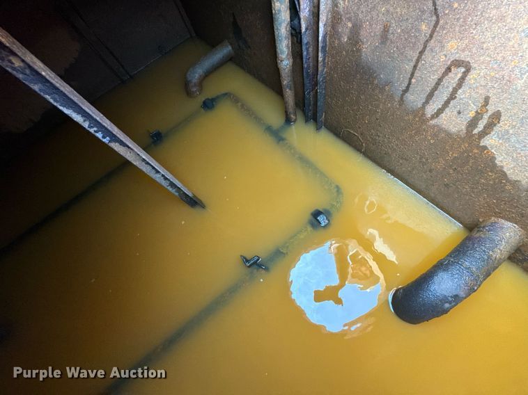 image for item DO0878 2007 International 9400i SBA flatbed truck with mud mixing system