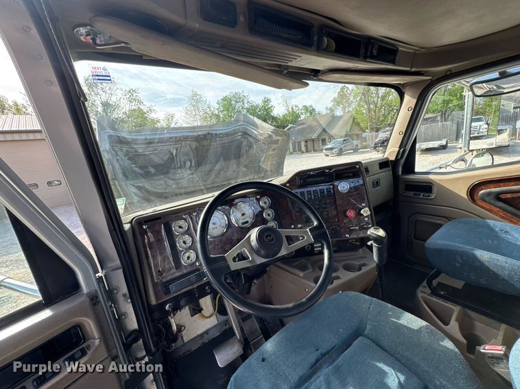 image for item DO0878 2007 International 9400i SBA flatbed truck with mud mixing system