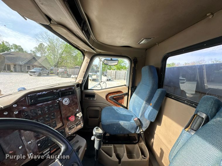 image for item DO0878 2007 International 9400i SBA flatbed truck with mud mixing system