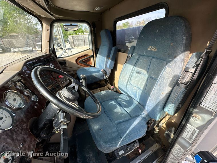 image for item DO0878 2007 International 9400i SBA flatbed truck with mud mixing system