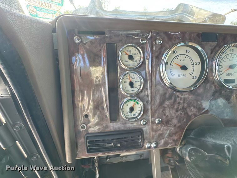 image for item DO0878 2007 International 9400i SBA flatbed truck with mud mixing system