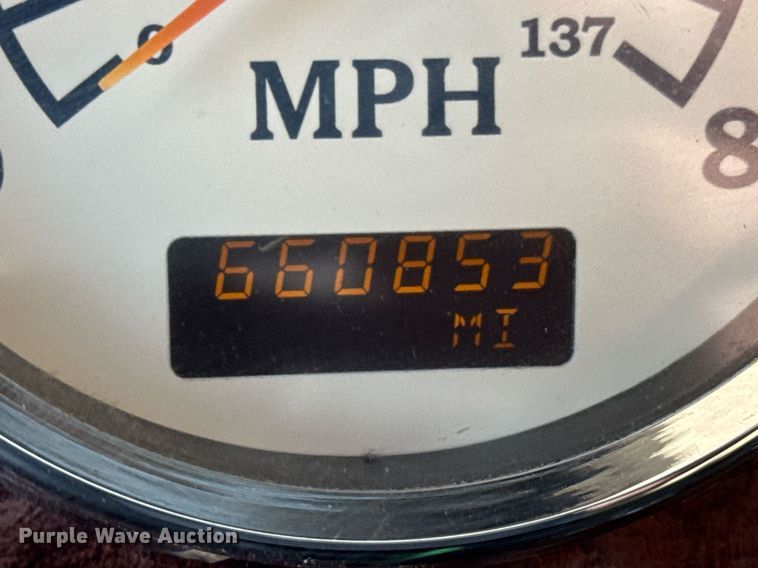 image for item DO0878 2007 International 9400i SBA flatbed truck with mud mixing system