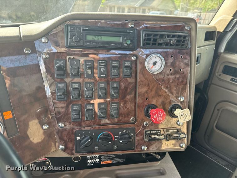 image for item DO0878 2007 International 9400i SBA flatbed truck with mud mixing system