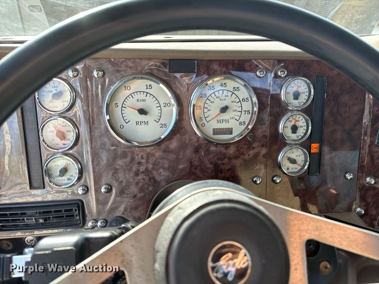 image for item DO0878 2007 International 9400i SBA flatbed truck with mud mixing system