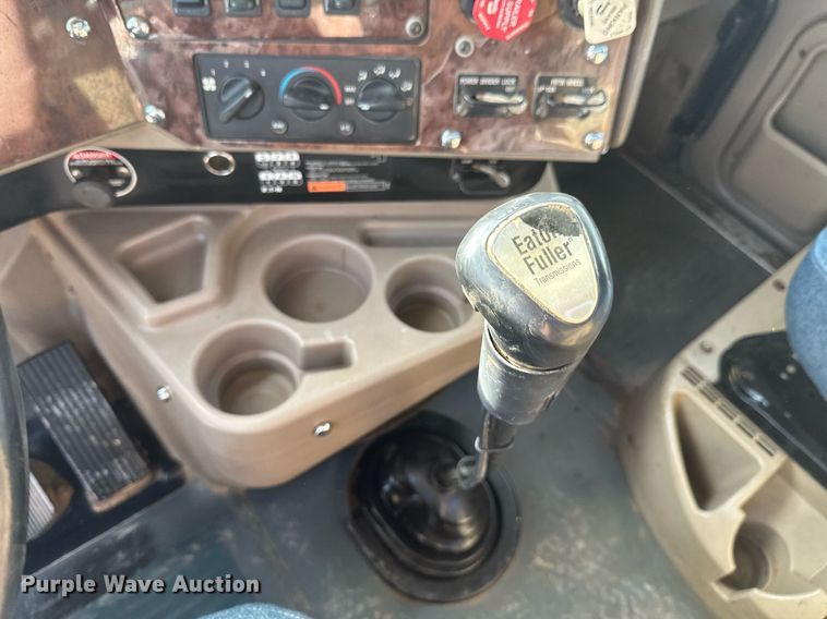 image for item DO0878 2007 International 9400i SBA flatbed truck with mud mixing system