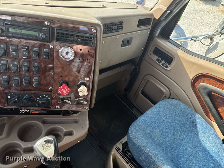 image for item DO0878 2007 International 9400i SBA flatbed truck with mud mixing system