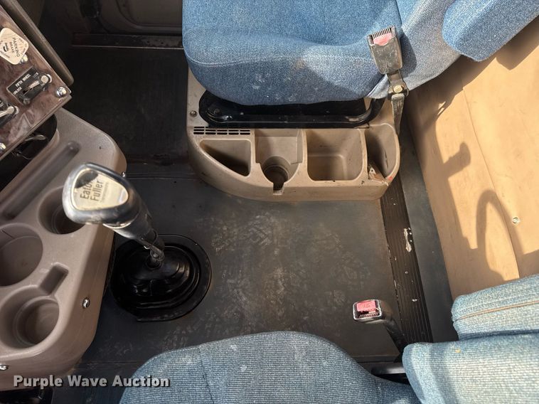 image for item DO0878 2007 International 9400i SBA flatbed truck with mud mixing system